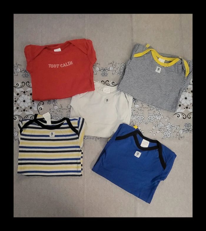 Lot de 5 bodie absorba 2ans