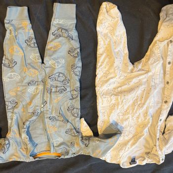 2 pyjamas taille 9 mois