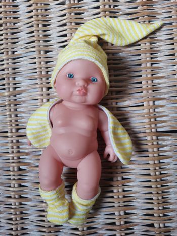 Petite poupée 23 cm