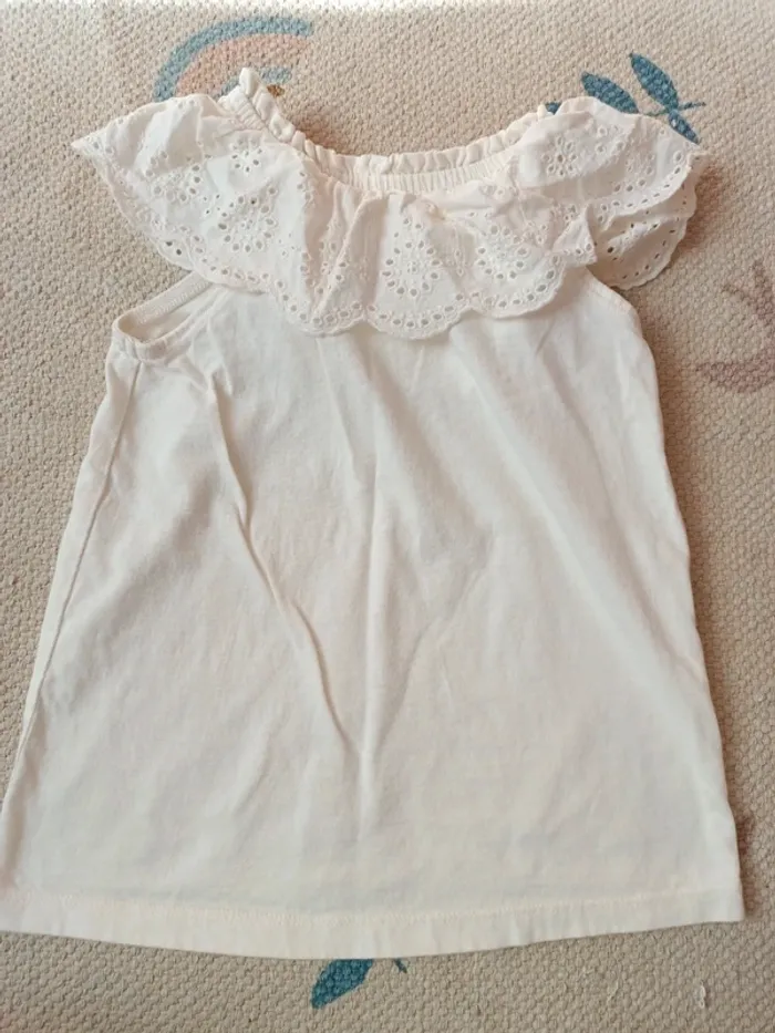 T-shirt crème 4 ans kiabi col dentelle broderie