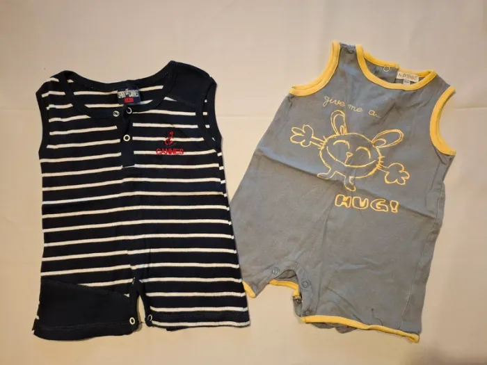 Lot vêtements (chemise t-shirt bodys short salopette) garçon 18 mois - photo numéro 9