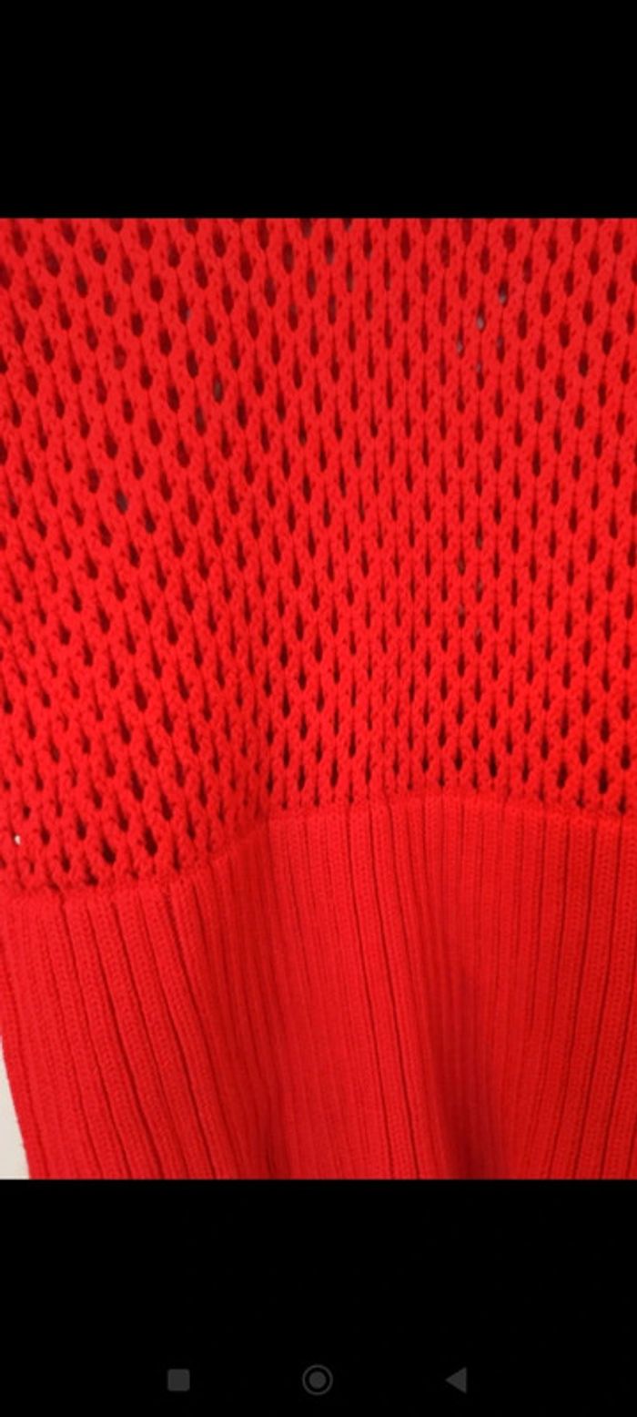 Pull rouge ajouré col V taille M/L - photo numéro 4