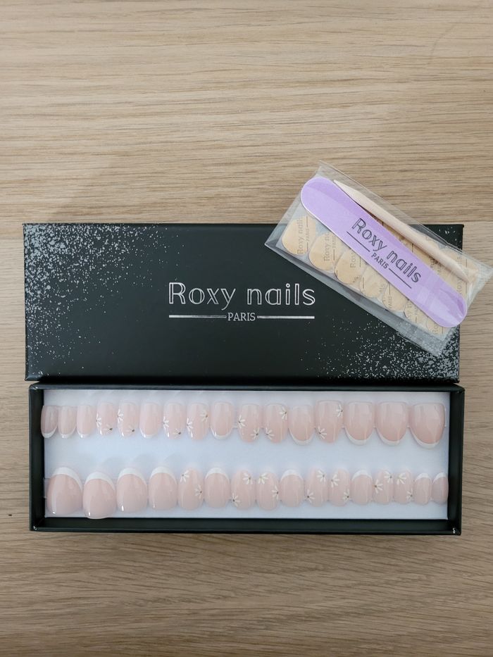 Lot de 5 boîtes de faux ongles Roxy Nails Paris – 4 neufs + 1 réutilisable - photo numéro 6