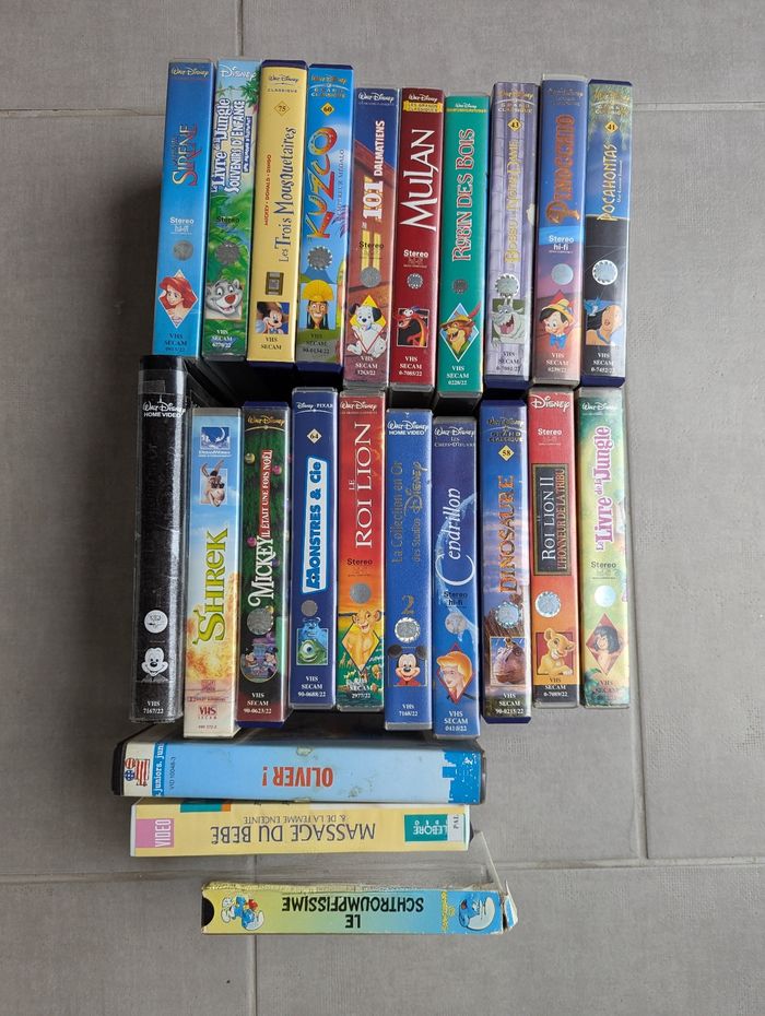 Lot de 19 VHS Disney+ 3 autres VHS