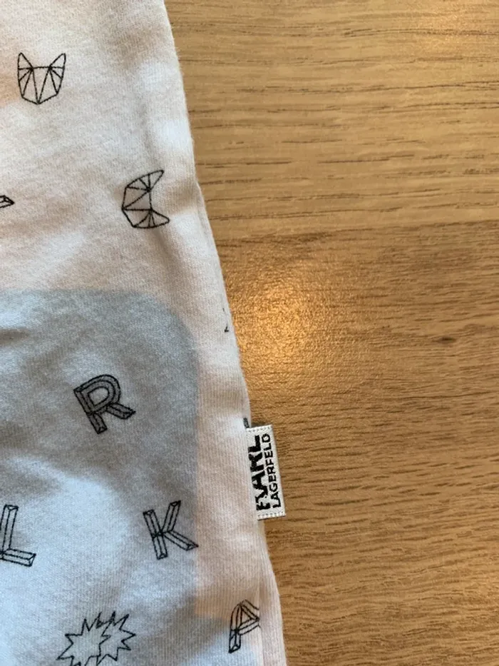 Pyjama Karl Lagerfeld taille 1 mois - photo numéro 2