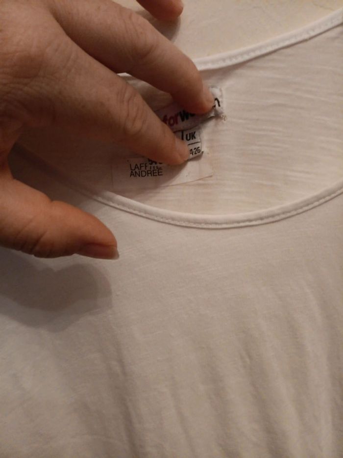Débardeur  54/56 petit trou a côté de l'étiquette et étiquette collante pas de vinted go - photo numéro 2