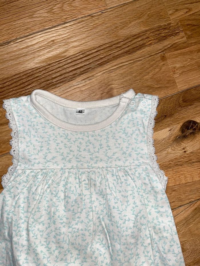 Robe body intégré sans marque 3 mois/62cm très bon état - photo numéro 2