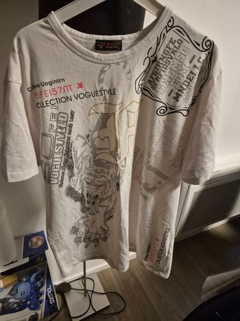 T shirt homme blanc avec motif + t shirt vert à donner