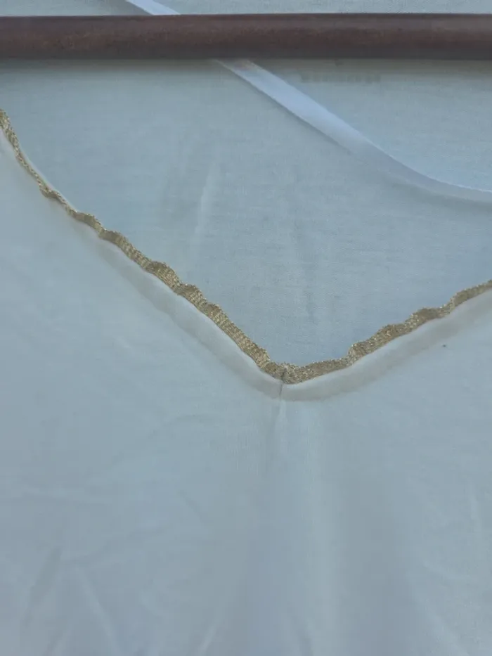 Tee shirt blanc et doré - photo numéro 4
