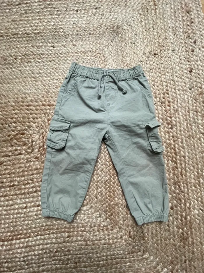 Cargo kaki