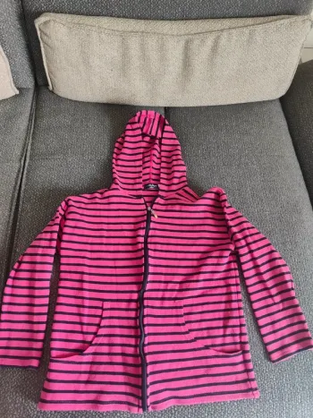 Sweat gilet zippé à capuche rayures rose Les trois dauphins