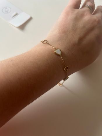 Bracelet fin NEUF motifs cœurs pour femme couleur doré