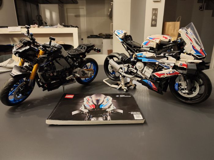 Lot de Lego Technic ref 42130 et 42159