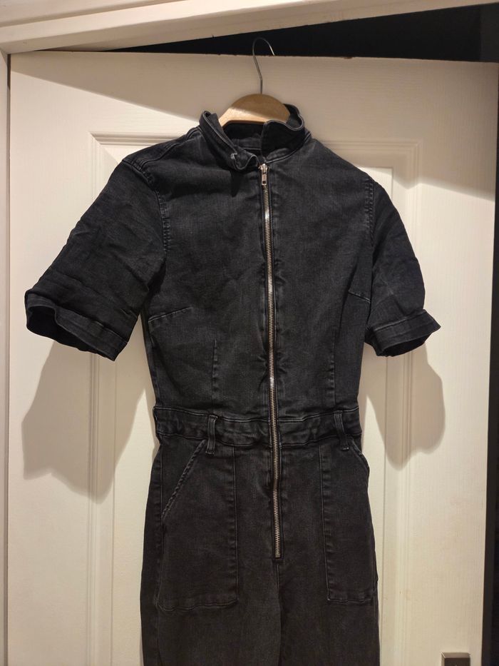 Combinaison en jean noir pret du corps stretch - photo numéro 4