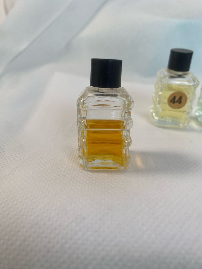 Lot miniature parfum - photo numéro 2