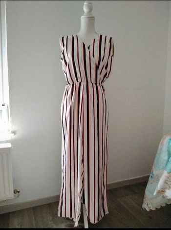 Combinaison légère à rayures noires et rouges