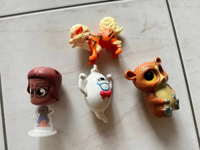 Lot de figurines jouets Mac Do Astérix les Minions et autres en TBE - photo numéro 4