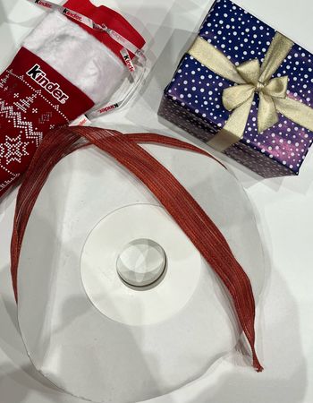 Ruban rouge pailleté