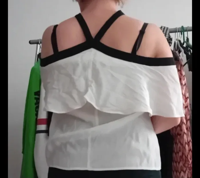 Très joli haut épaules dénudées taille 36 - photo numéro 2