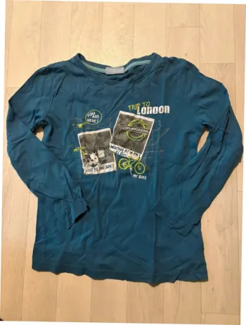 T-shirt NKY bleu canard 8 ans manches longues très bon état