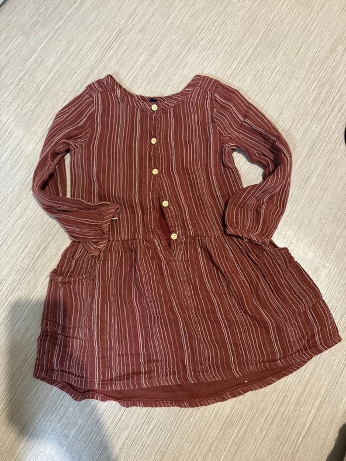 Robe bordeaux rayé 4 ans très bon état