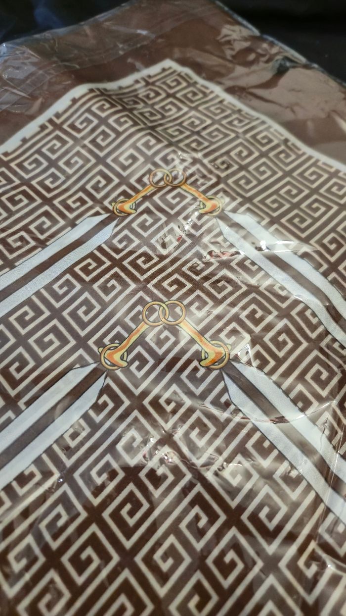 Foulard , carré de soie ,accessoires