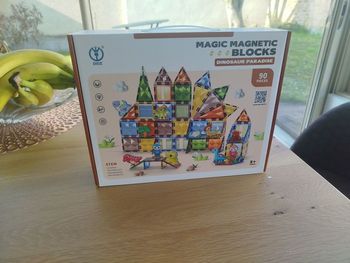 Jeu de construction magnétique dinosaures – 90 pièces – éducatif et lumineux
