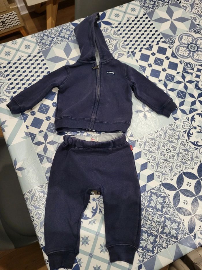 Ensemble jogging levis