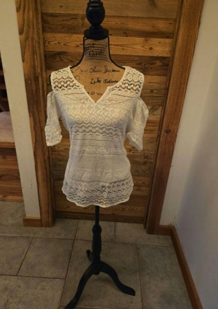 Haut dentelle épaules ouvertes Charlott