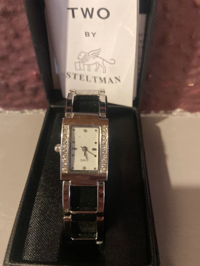 Montre bracelet en métal argenté et strass - photo numéro 2