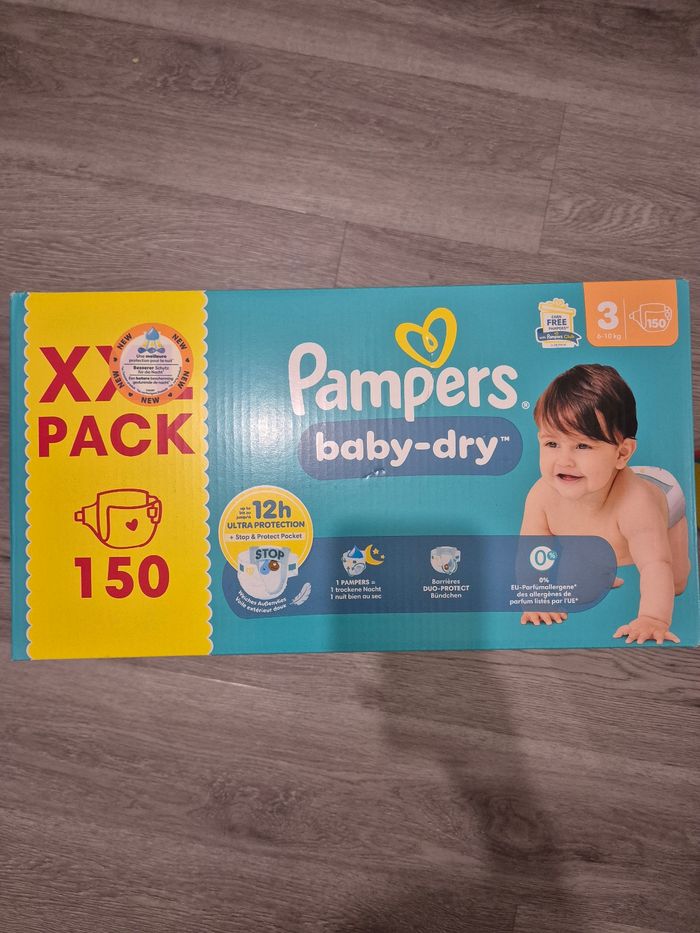 1 carton de couches pampers taille 3
