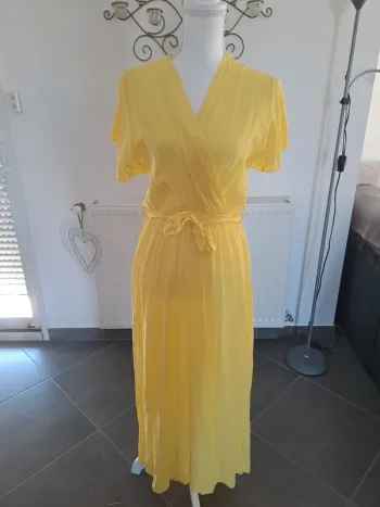 Robe longue jaune d'été