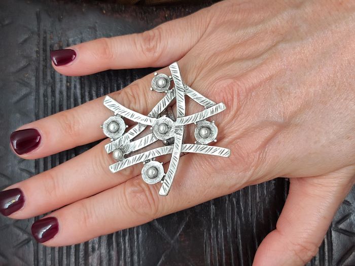 Bague graphique plaqué argent artisanale ajustable - photo numéro 2