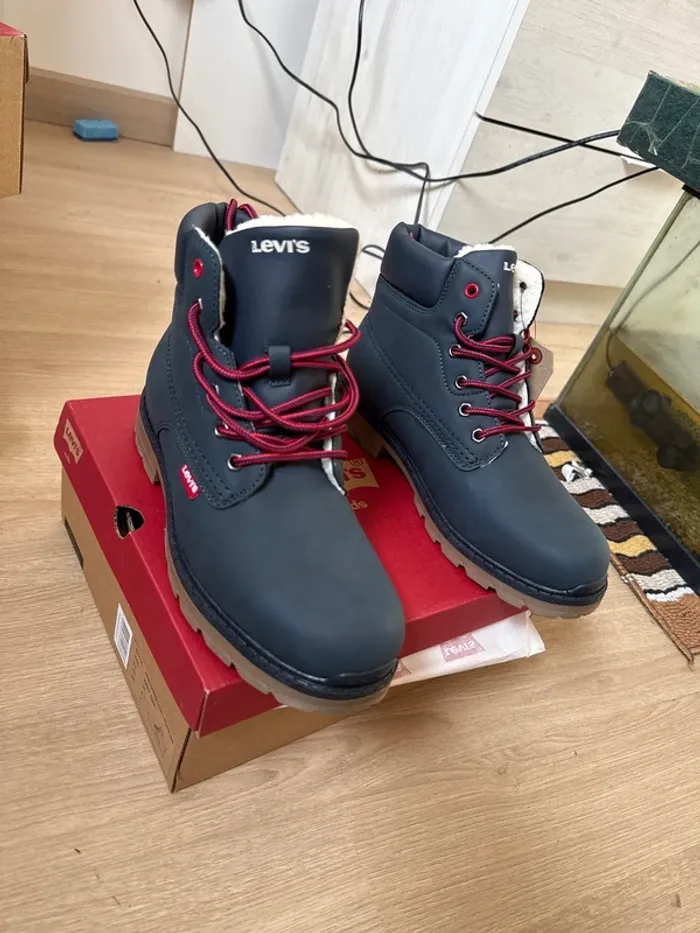Magnifiques paires de bottines Levi’s neuves avec étiquette pointure 38 - photo numéro 2