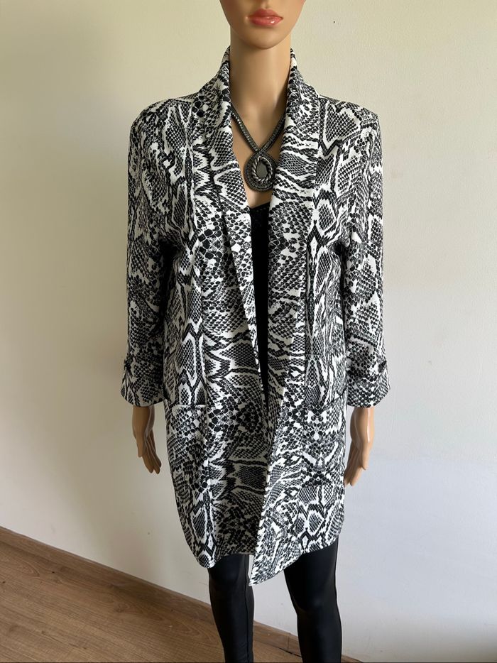 Veste imprimée mi longue taille unique jamais portée