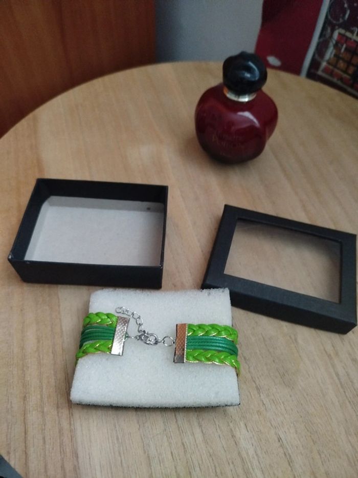 Bracelet neuf LOVE - photo numéro 4