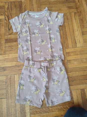 Ensemble le roi Lion taille 18 mois de chez C&A
