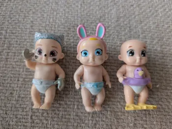 Lot petites poupées