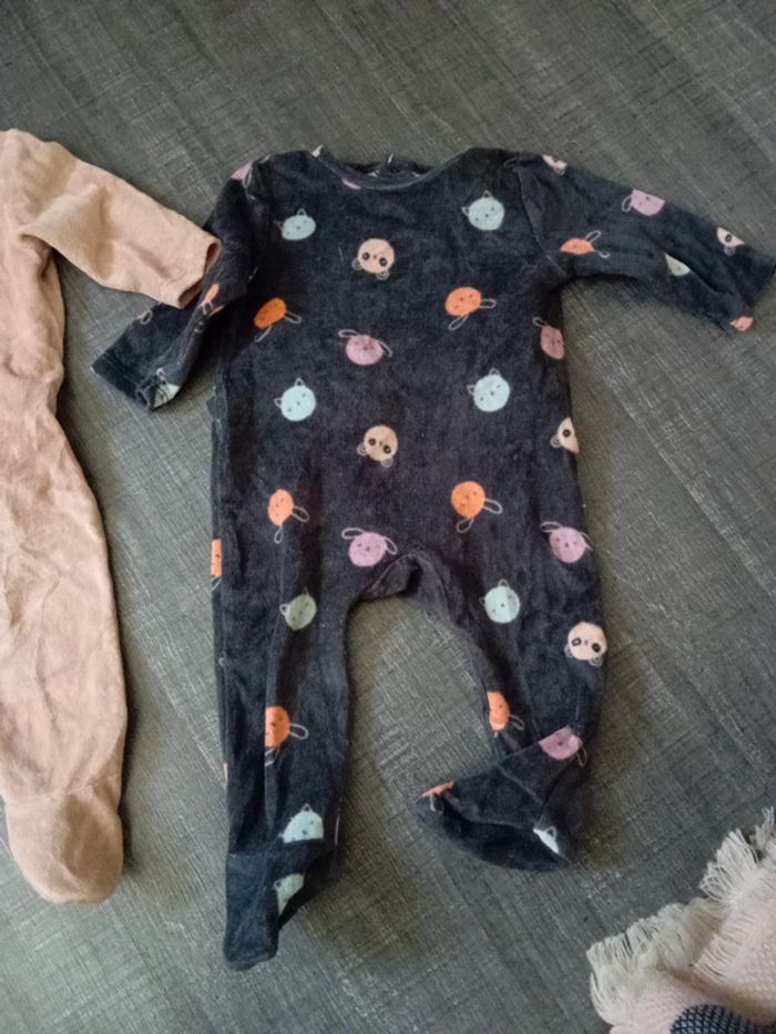 Lot de 2 pyjamas velour pour l'hiver .