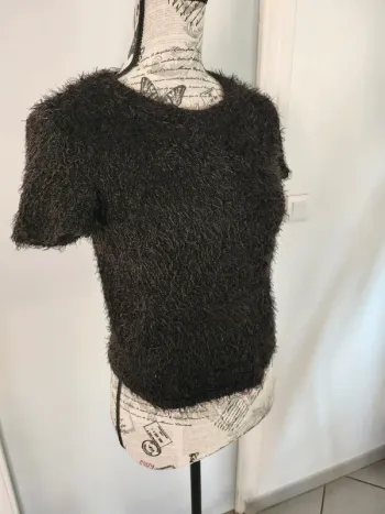 Superbe Pull noir tout doux de marque Zara et de taille 36