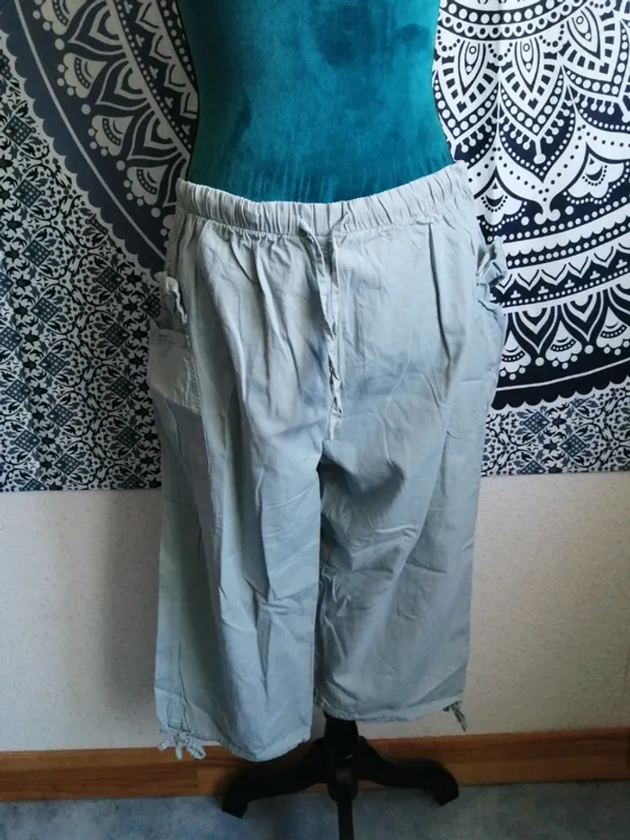 Pantacourt vintage bleu clair style cargo avec poches et lien à nouer / beauty woman / (XL)
