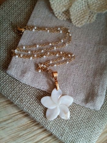 Collier bohème fleur de nacre naturelle