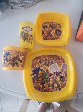 Lot de vaisselle Gormiti