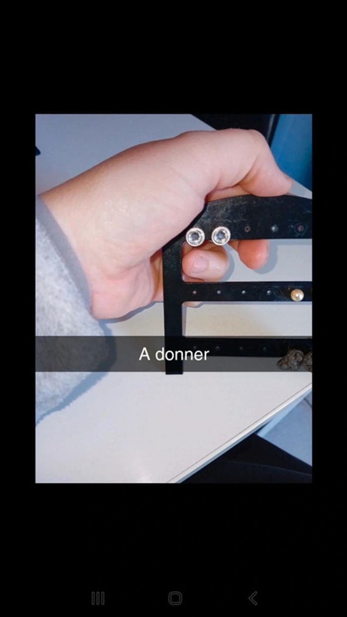 Boucles d'oreilles neuves à donner