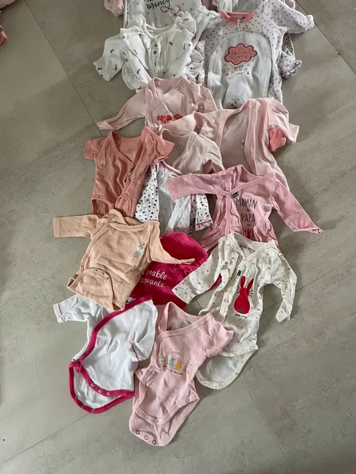 Lot vêtements bébé fille 0mois - photo numéro 2