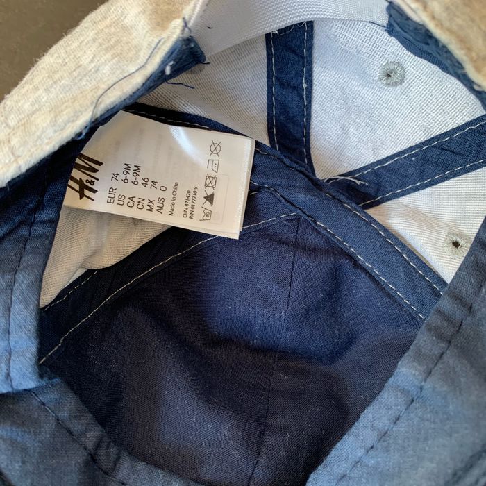 Casquette H&M 6-9 mois gris - photo numéro 2