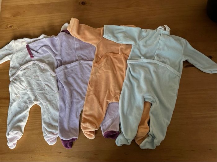 Lot pyjamas 6 mois - photo numéro 2