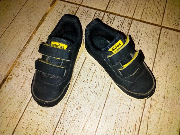 Basket adidas taille 24