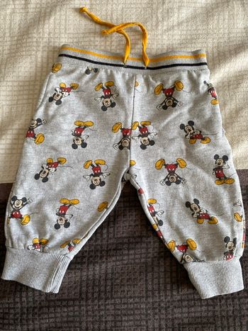 Pantalon Mickey 3/6 mois état neuf 