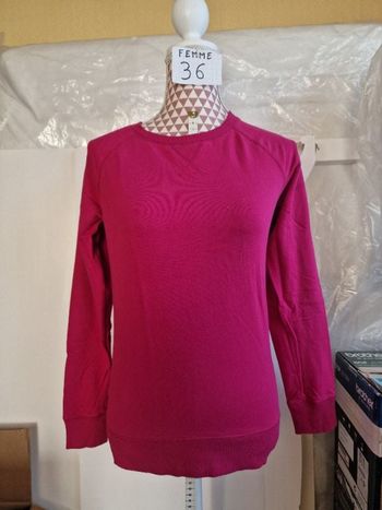 Sweat-shirt, rose, en très très bon état, en coton polyester elasthanne, longueur 62cm, marque Décat